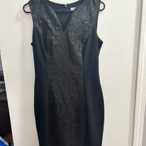 White House Black Market Black VNeck Sheath Dress Textured Inset Size 6‎